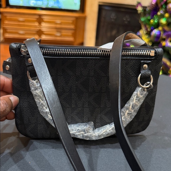 Elegant Black Beltbag - Picture 3 of 5